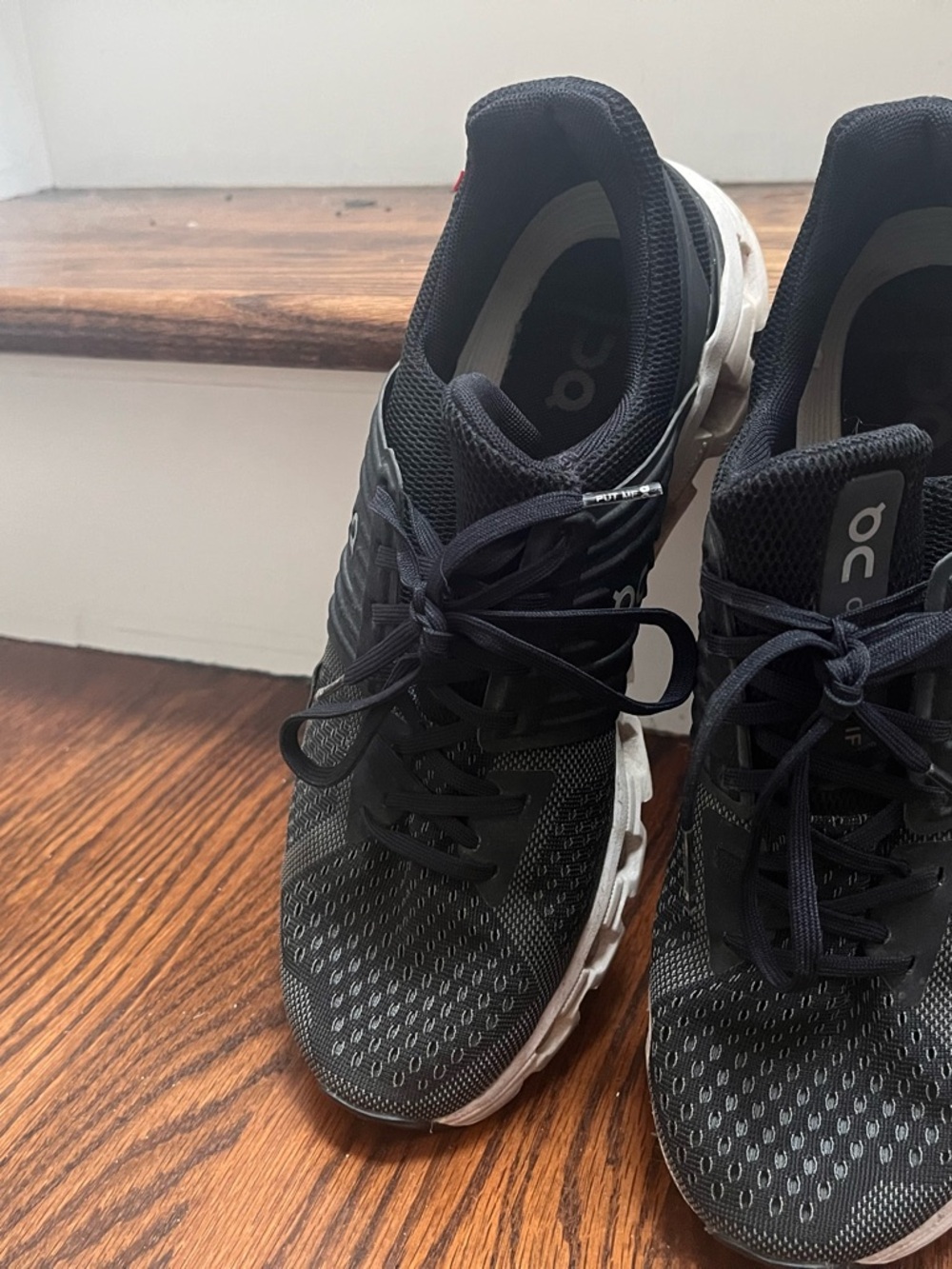 On Cloud Black Running Shoes - Picture 3 of 6